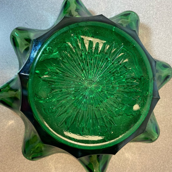 Imperial Carnival Green Glass Ruffled Bowl with Embossed Grape Pattern Vintage - Picture 5 of 10